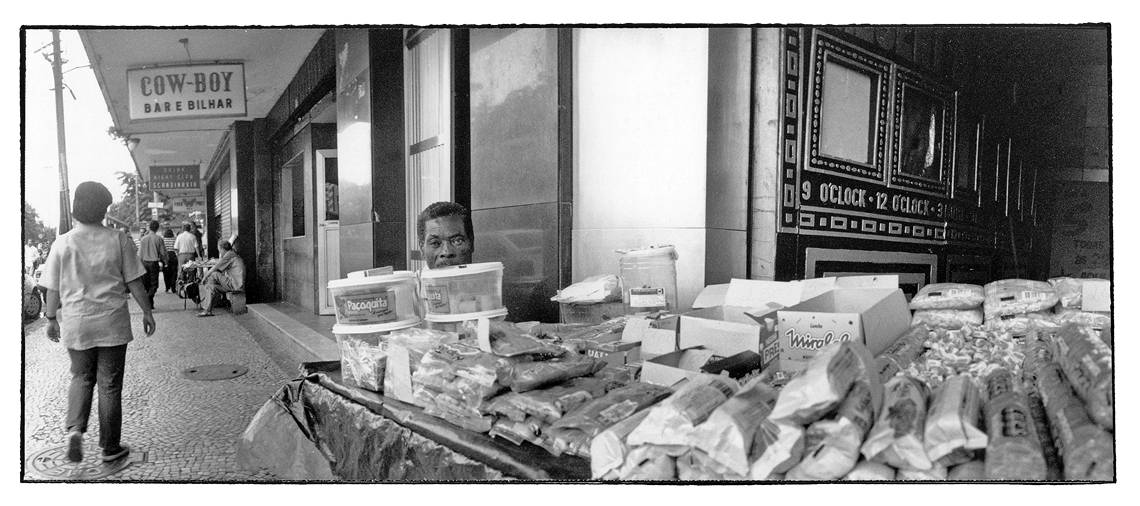 Praça Mauá, Rio de Janeiro: candies vendor