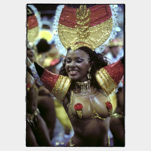 Rio: female sexy dancer with very reduced carnival costume
