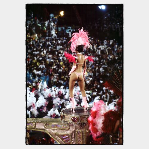 Dancer facing public in Rio de Janeiro Carnival parade